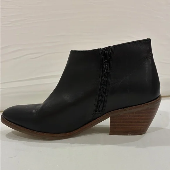 Black leather Ankle Boots with Minimalist Design sz 5 - Picture 8 of 15